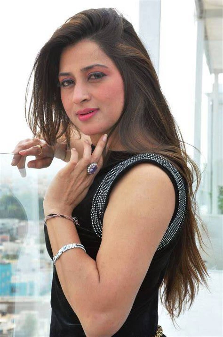 11 Beautiful Photos of Farah Khan at Black Dress MissKalpana