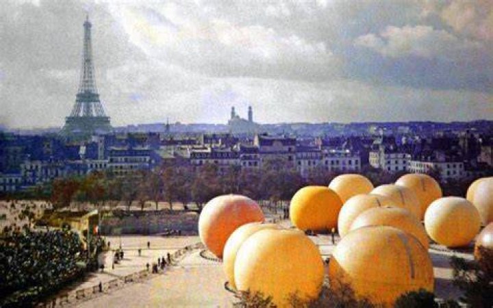 24 Color Photographs of Paris From May 1960 The Cushman Tour