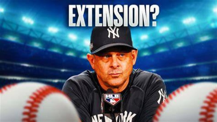 Aaron Boone signs contract extension with Yankees