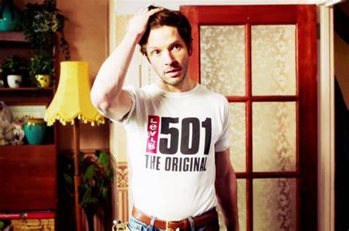 Actor Damien Molony Plays Gabriel On Derry Girls Season 3 & Fans Are Obsessed With The New Plumber