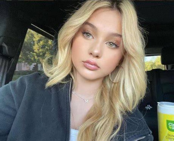 Alabama Barker Net Worth, Age, Height, Mom, Boyfriend, Family & All Facts
