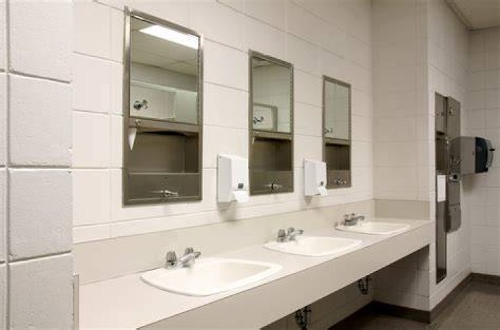 Alabama High School Removes Bathroom Doors To Stop Vaping
