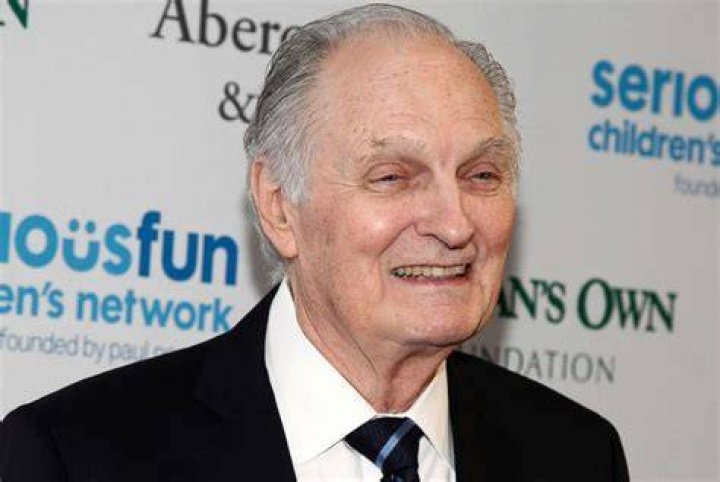 Alan Alda Age, Net Worth, Height, Affair, Career, and More (2022)