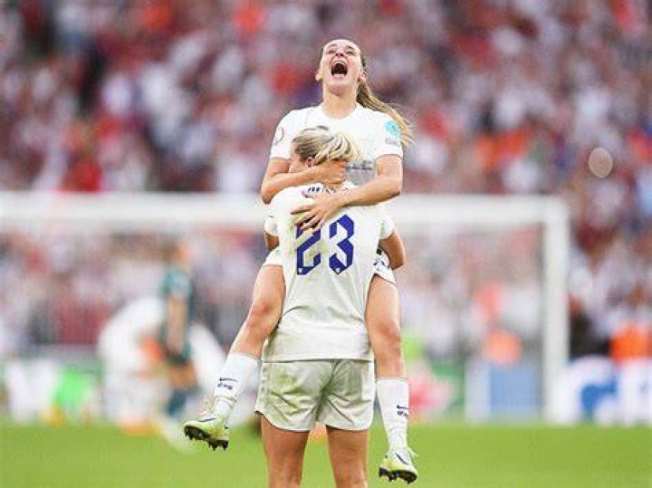 Alessia Russo and Ella Toone interview Manchester United, England at