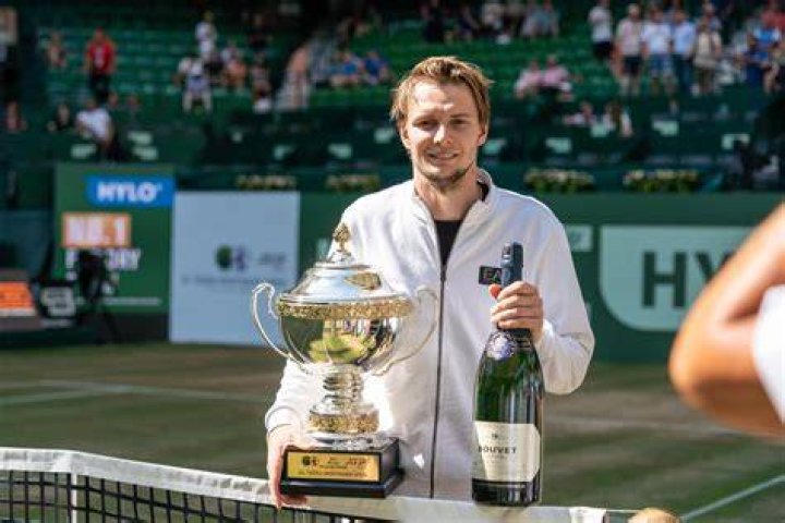 Alexander Bublik wins 2023 Halle Open The Sporting Base