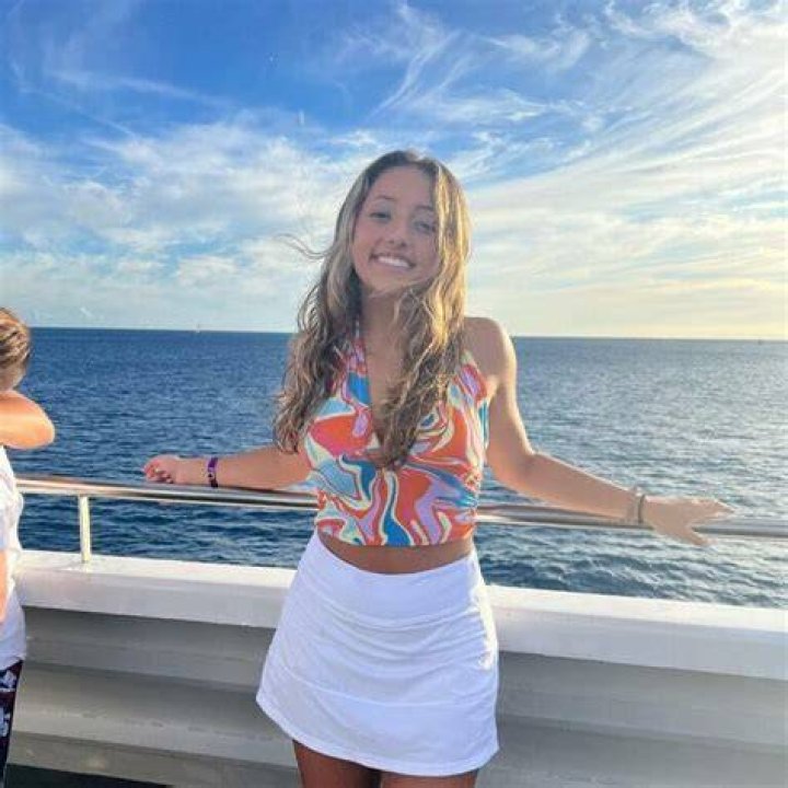 Alexis Ryan Age, Net Worth, Boyfriend, Family, Parents and Biography