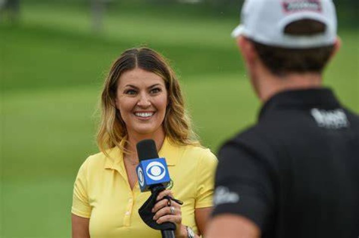 Amanda Balionis [2021 Actualizaci&oacute;n] Carrera, Novio y Valor Neto bend