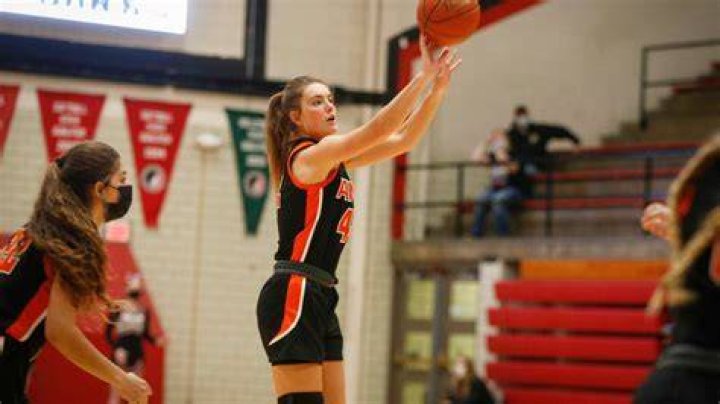 Ames girls rout Des Moines East; Ashley Iiams, Caroline Waite score big