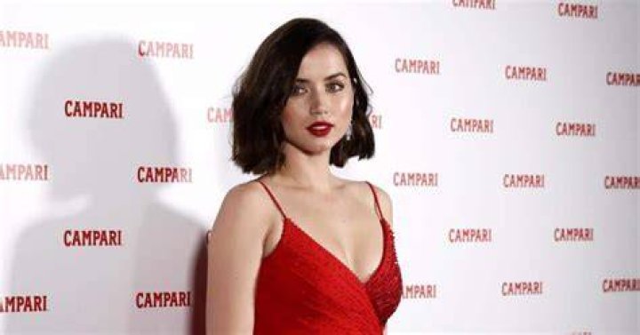 Ana de Armas&rsquo; Bio, Measurements, Height, Weight, Net Worth & More