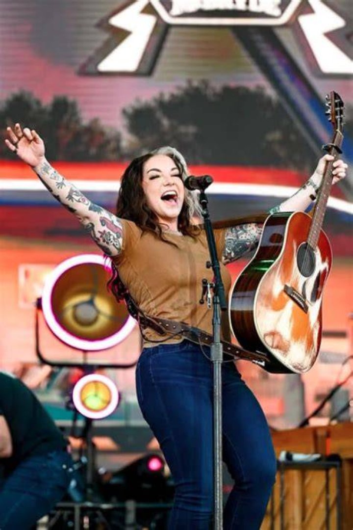 Ashley McBryde Biography, Age, Wiki, Height, Weight, Boyfriend, Family