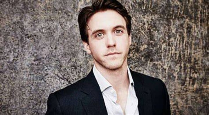 Ashley Zukerman Age, Wiki, Bio