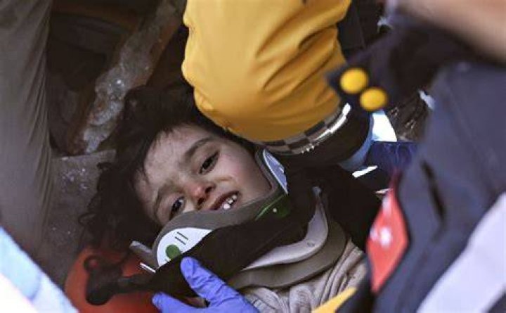 Baby rescued after being locked in car Express & Star