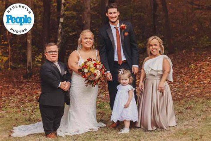 Breaks Silence Elizabeth Johnston & Brice Bolden 7 Little Johnstons