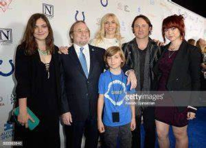 Chris Stills, Justin Stills, Jen Stills, Oliver Ragland, Eleanor Stills, Henry Stills |