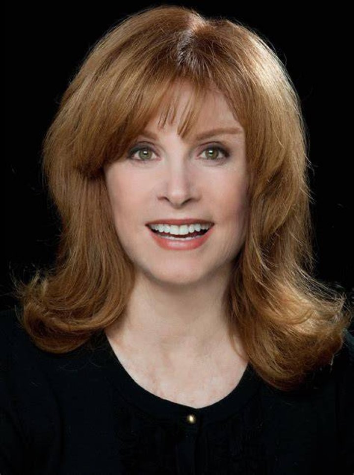 Connecticut Arts Connection Stefanie Powers Replaces Valerie Harper in