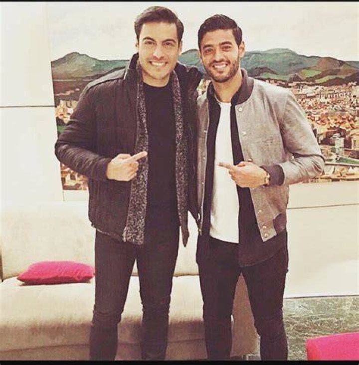 ¿Cuánto mide Carlos Rivera? Altura Real height