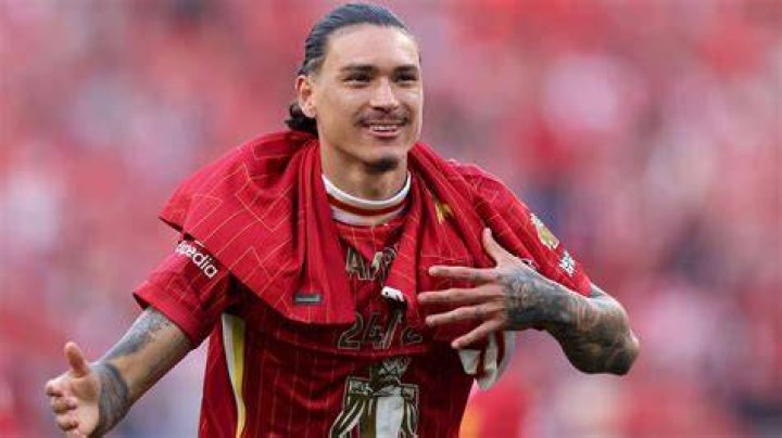 Darwin Nunez transfer latest Ten Hag given lift as striker's personal