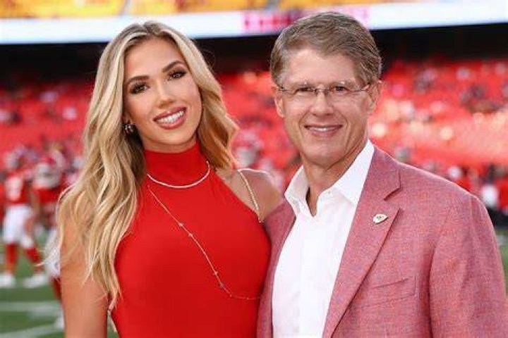 Daughter of Chiefs Owner Clark Hunt, Gracie Hunt, Competes in 2021 Miss