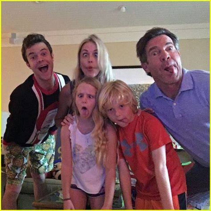 Dennis Quaid Spends Christmas in Hawaii with His Three Kids Celebrity