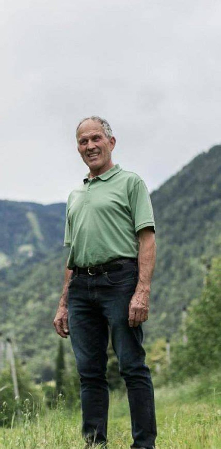 Der Musiker Toni Santer. Bios&uuml;dtirol Bio&Auml;pfel aus S&uuml;dtirol