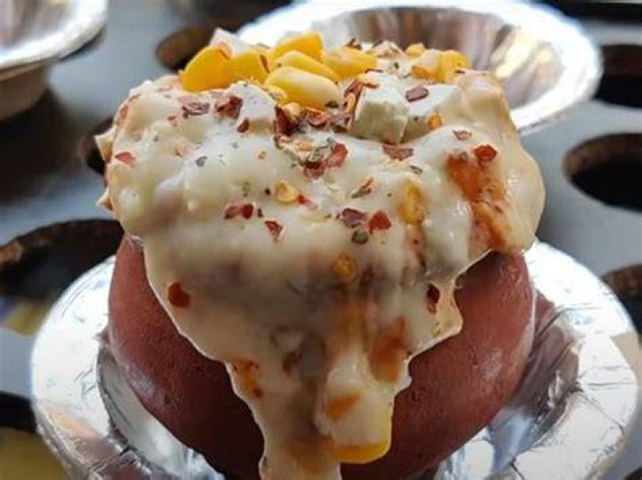 Eatery makes &lsquo;kulhad pizza&rsquo;, video goes viral. People ask &lsquo;Why