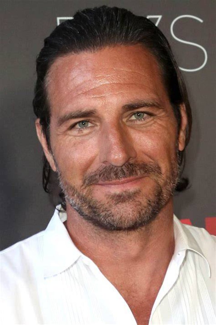Ed Quinn Biography, Height & Life Story Super Stars Bio