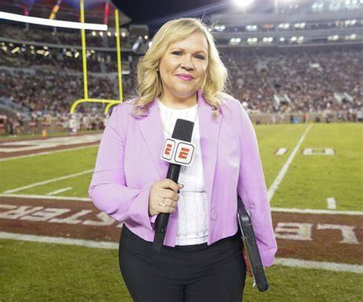 ESPN&rsquo;s Holly Rowe speaks French and English in WNBA Draft interview