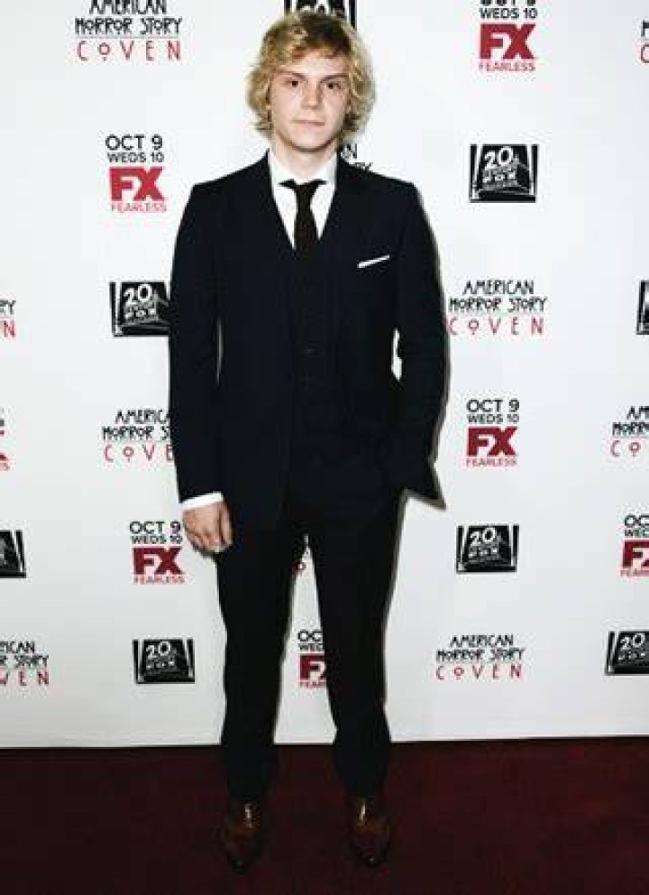 Evan Peters Height and Weight, Biceps Size, Body Measurements Evan