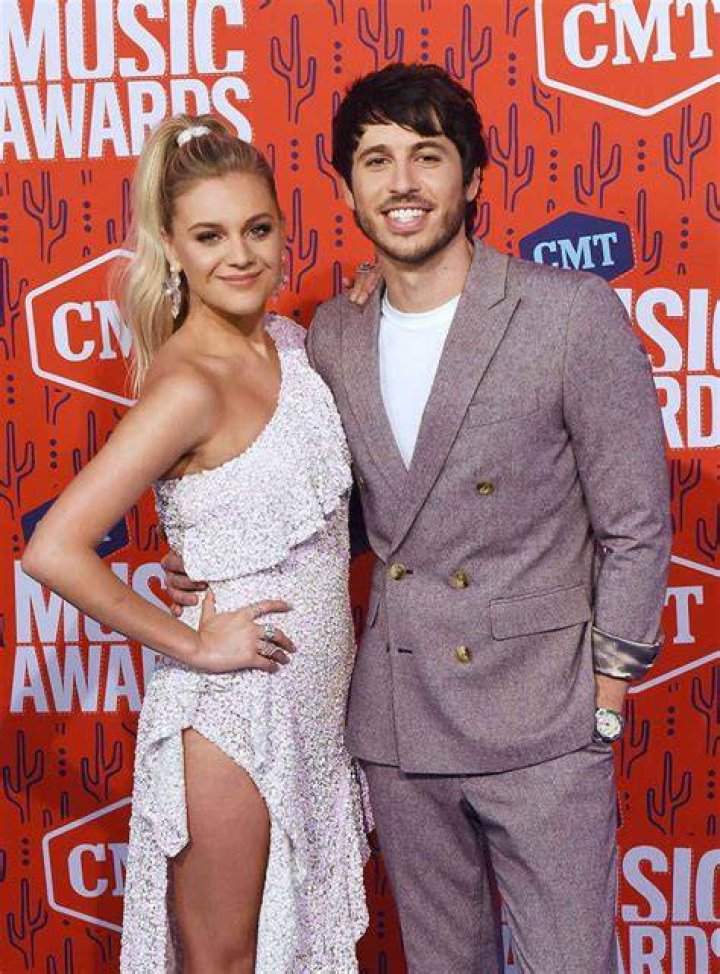 Evans Debuts Heartbreaking Song After Kelsea Ballerini Breakup