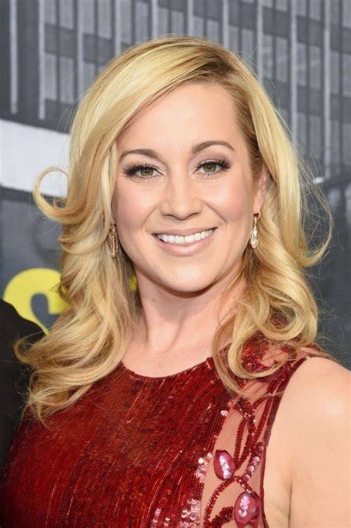 EXCLUSIVE See Kellie Pickler's Heartwarming Visit to Fort Riley