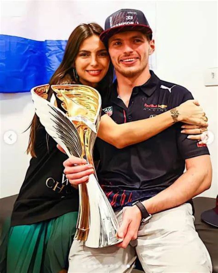 「F1」三届世界冠军的女儿&mdash;&mdash;维斯塔潘的女友 凯莉皮奎特 知乎