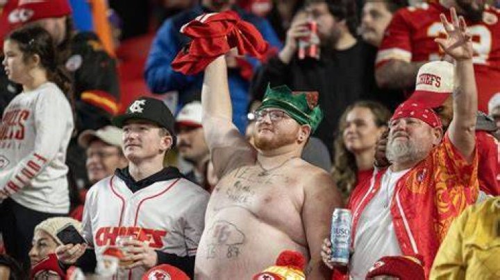 Fans weigh in on who will start at quarterback against Falcons this weekend