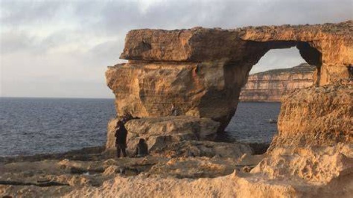 Felsentor auf Gozo Berühmtes Azure Window auf Malta ist eingestürzt