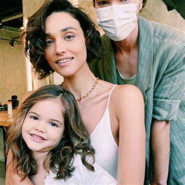 Filha de Débora Nascimento, Bella está de perto o processo