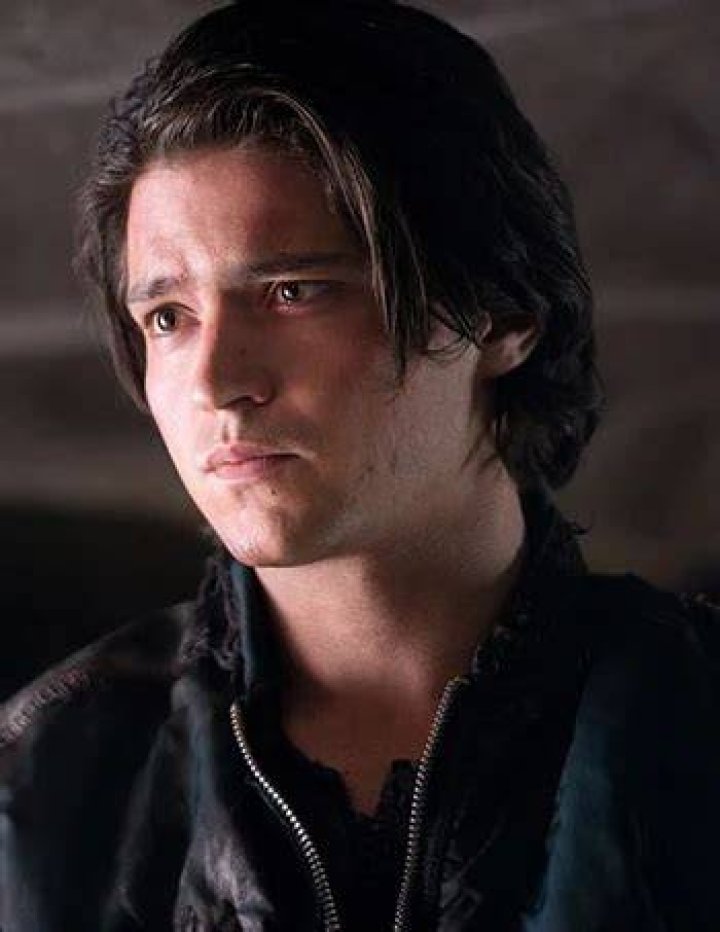 Finn Collins The 100 poster, Thomas mcdonell, The 100