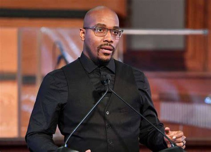 First Black pastor of Hillsong parts ways &mdash; EEW Magazine