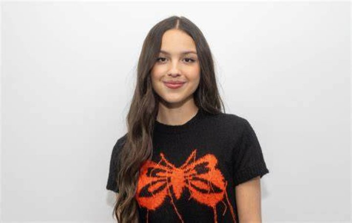 Foto de Olivia Rodrigo e Taylor Swift no Brit Awards empolga os fãs