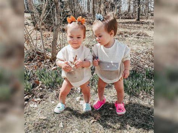 Fraternaltwins Violet, Scout, mother Maia Knight, have stolen the