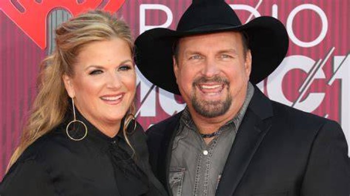 Garth Brooks Tested Negative For COVID Before Hugging Former Presidents
