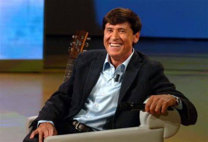 Gianni Morandi chi &egrave; carriera vita privata del cantante e attore