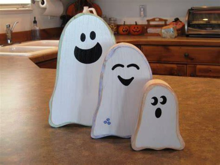 Green Eyed Girl Crafts... Ghost Family...