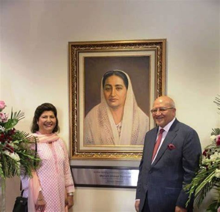 Hussain Dawood Wife Kulsum Kids Azmeh, Shahzada