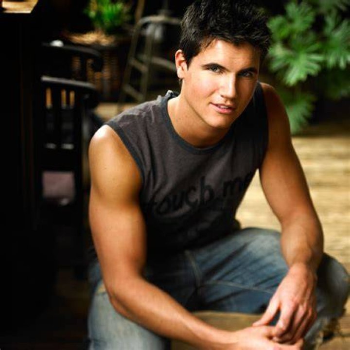Images Website Amazing Robbie Amell Photo Colection