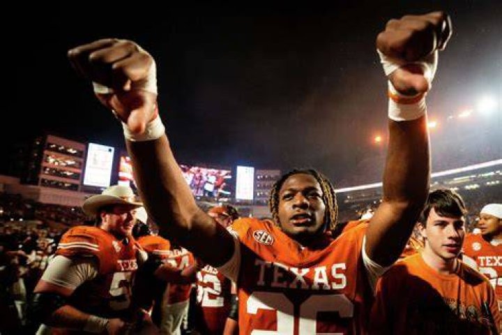 Insider reports Texas football WR Xavier Worthy is 'leaning toward staying'