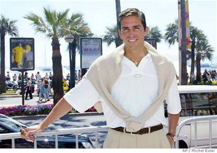 Jim Caviezel chooses religion over ; Enrique and Anna having a baby