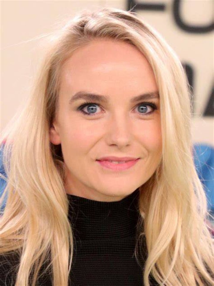 joanna vanderham banished Googles&oslash;gning Sarah Lancashire, Zola, The