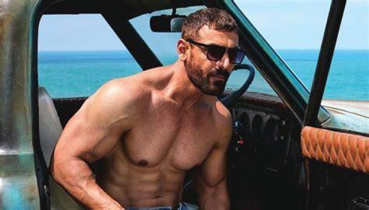 John Abraham Net Worth 2021 Earnings, Lifestyle, Cars journalyug