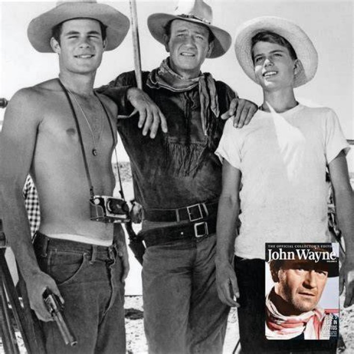 John Wayne with his sons John wayne, John wayne movies, Wayne