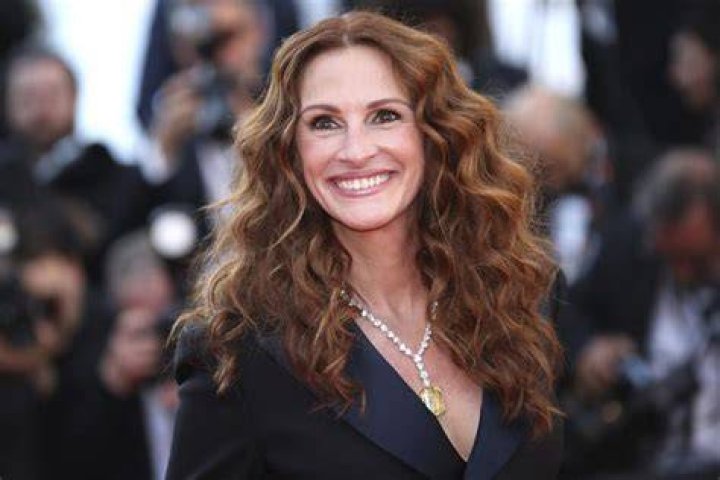 Julia Roberts celebrity net worth salary, house, car