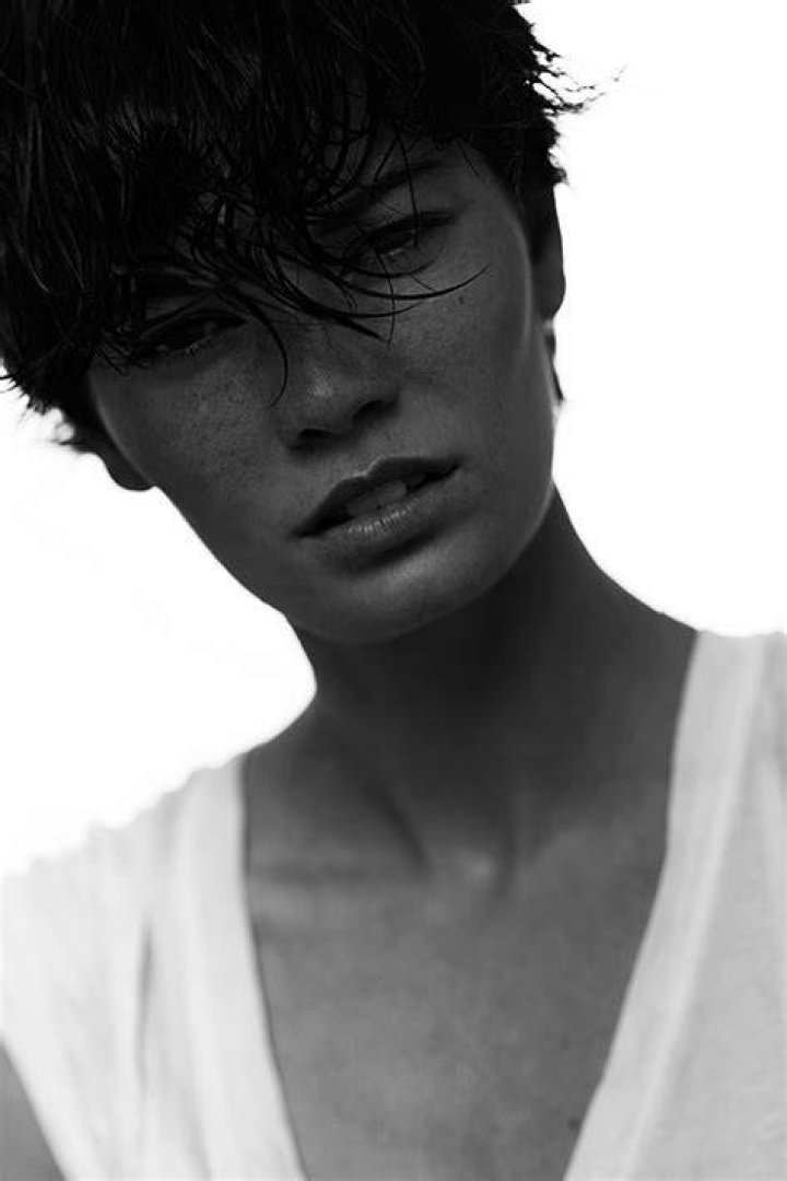 Julia Savage by Toni Smailagic